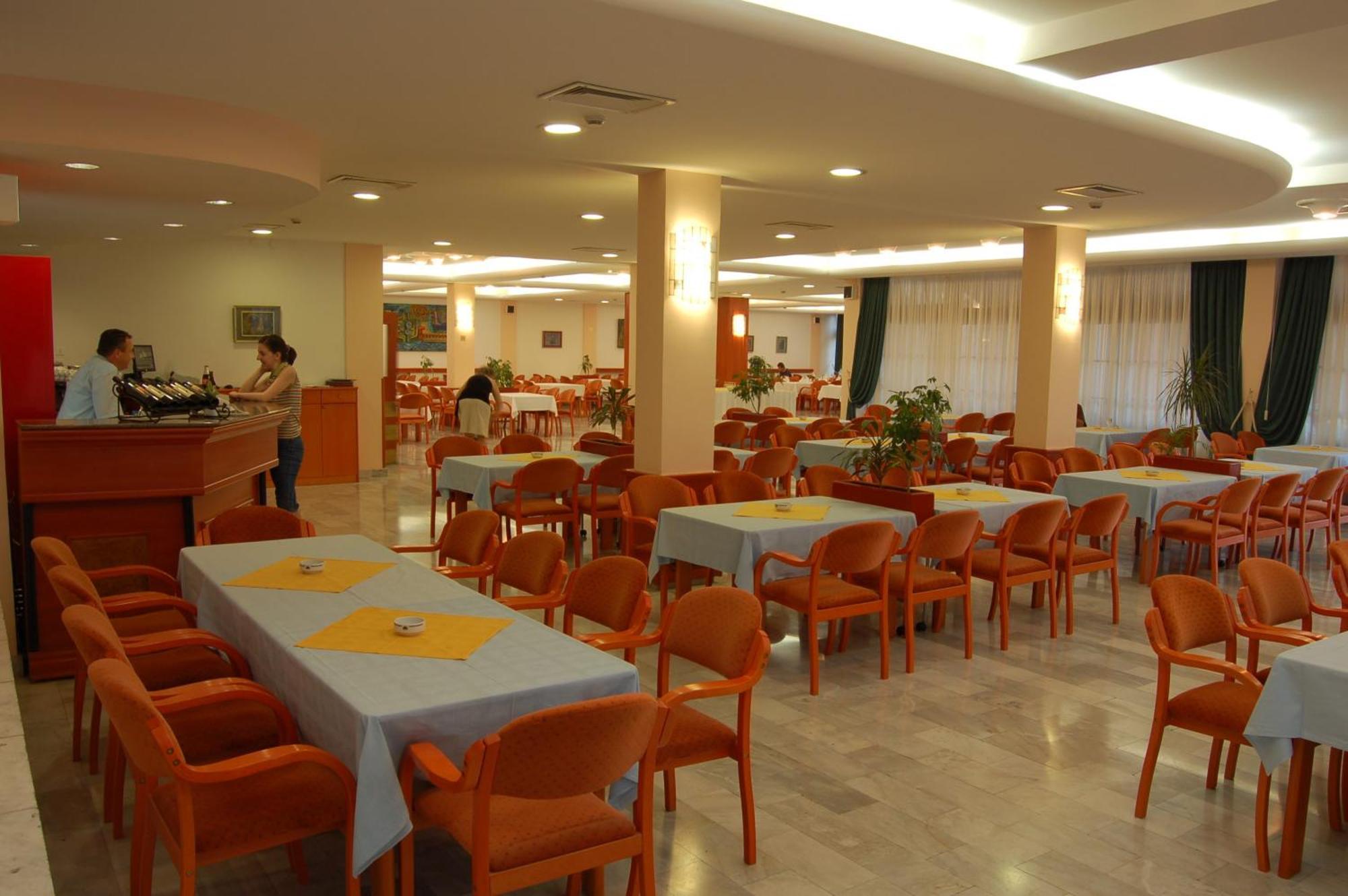 Hotel Makpetrol 斯特鲁加 外观 照片